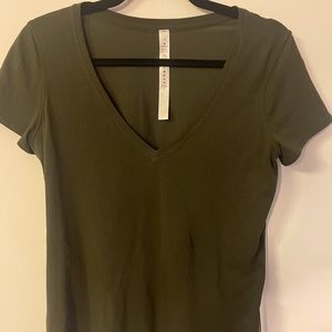 Lululemon Love Tee, NWT, Size 4